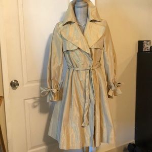 Sexy trench coat Burberry.
